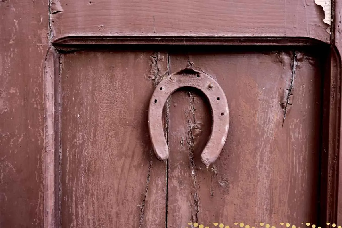 what-is-the-spiritual-meaning-of-horseshoe-above-the-door