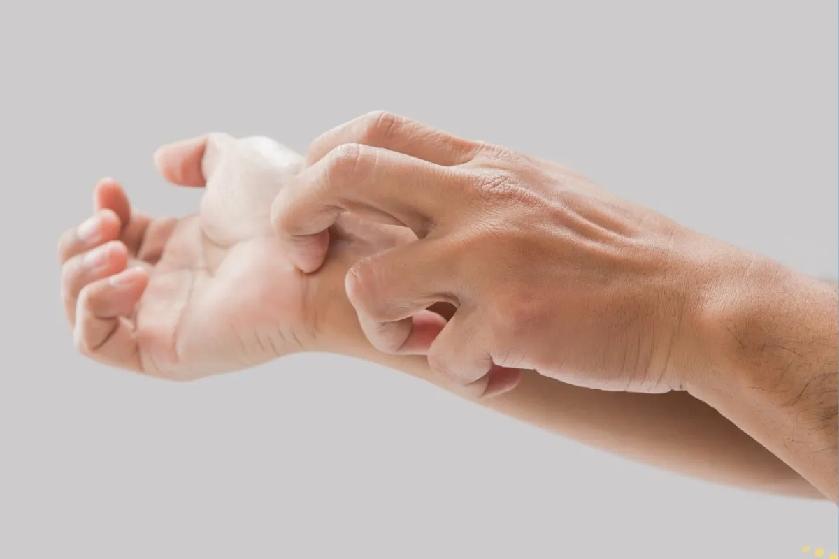 what-is-the-spiritual-meaning-of-itchy-right-or-left-palm-for-females-and-males